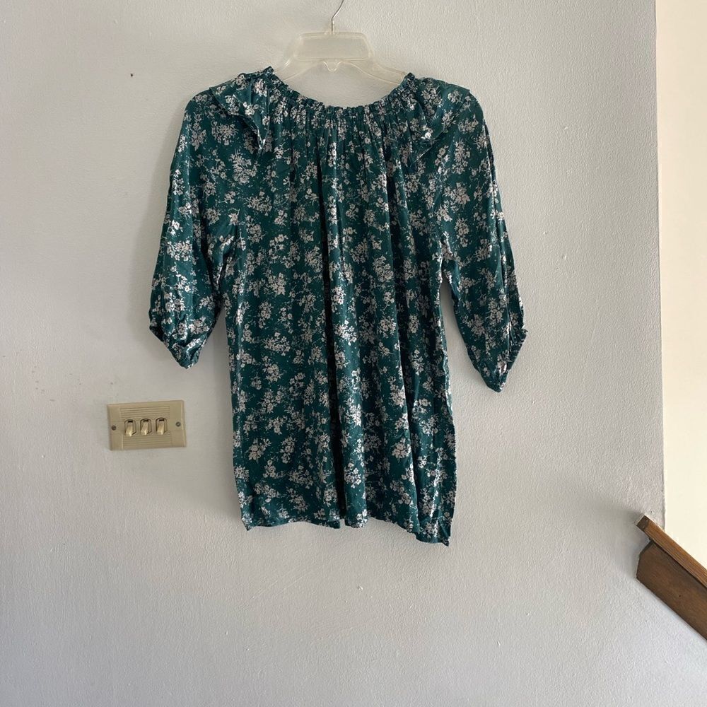 Doe & Rae Green Floral Ruffle Neck Top Size Small - Picture 2 of 11